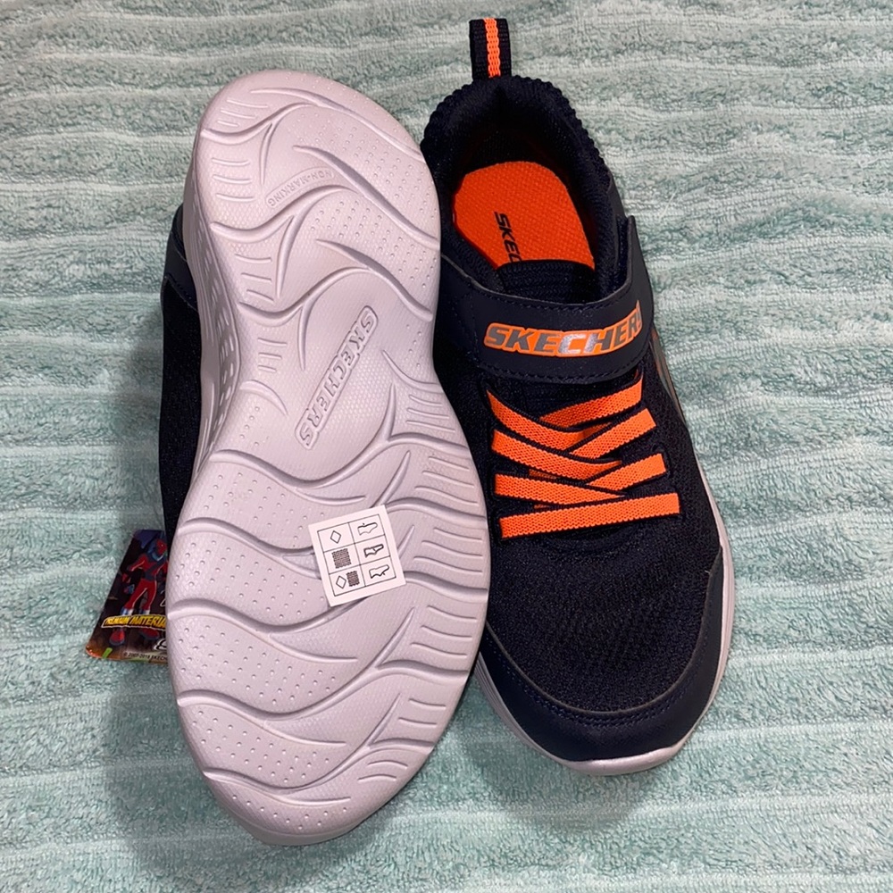 New boy Skechers